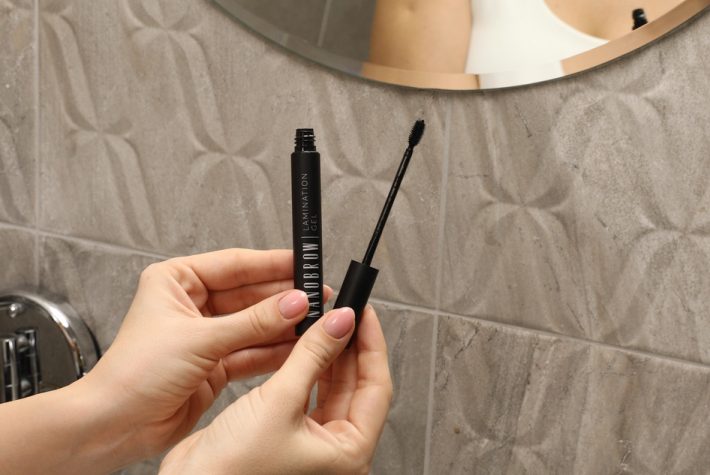 Verwendung von Augenbrauen-Laminiergel